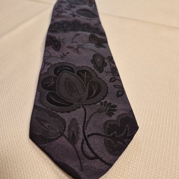 DOLCE & GABBANA Silk Tie - Picture 3 of 10